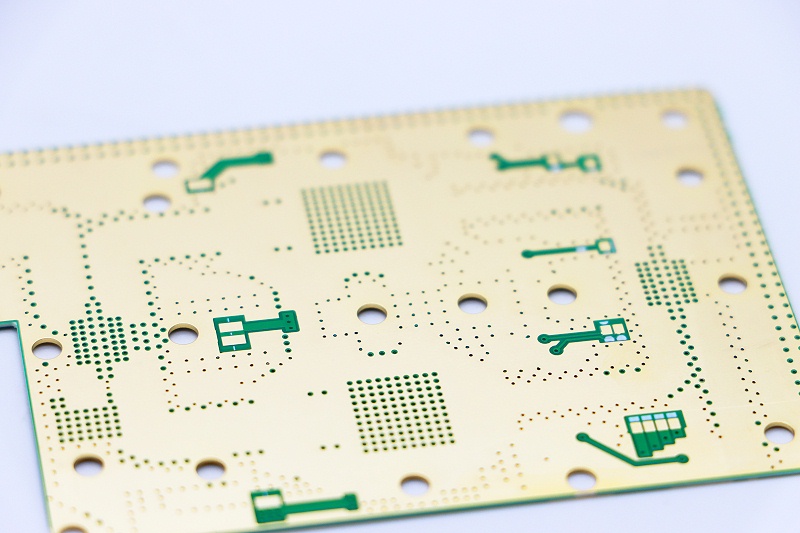 pcb circuit များ၏ အားသာချက်များနှင့် အားနည်းချက်များကို မည်ကဲ့သို့ ဆုံးဖြတ်ရမည်နည်း